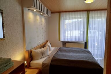 Pension Erika - Doppelzimmer mit Dusche/WC, TV, Balkon 1