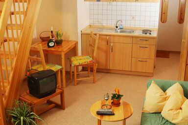 Weingut Blank - Ferienwohnung mit Küchenzeile und Fernseher