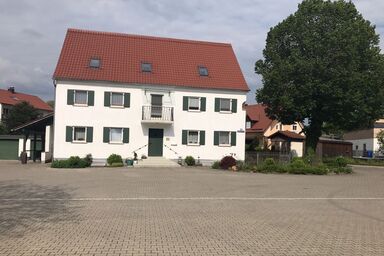 Ferienwohnung Asum Dasing - Wohnung Orange - Helle FeWo mit 2 Schlafräumen und Wohnküche & kostenfreiem WLAN