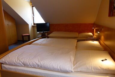 Pension "Zum Schwan" - Dreibettzimmer mit kostenfreiem WLAN