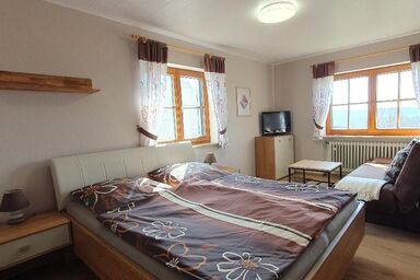 Ferienhaus Wiedmann - Ferienwohnung für 2 Personen mit Panoramablick über Wiesen und Wälder