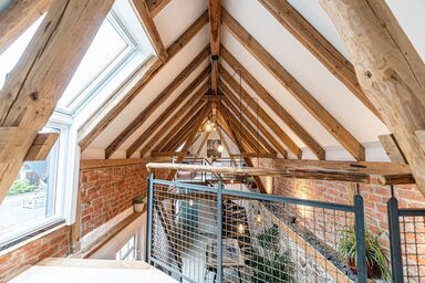 Schlafstaelle - Außergewöhnliches Scheunen-Loft mit offenem Dachstuhl