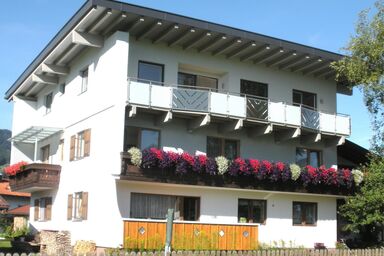 Haus Margit - Familie Georg Kitzbichler - Doppelzimmer mit DU/WC, TV, teilw.Balkon