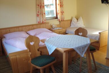 Edlingerhof - Dreibettzimmer mit Dusche, WC