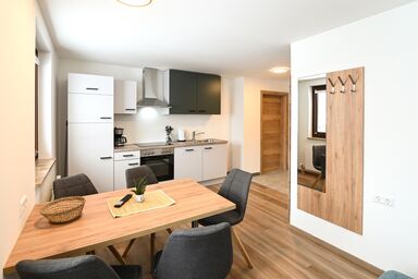 CLUB HOUSE - Club House Top 2