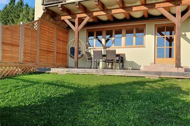 Ferienwohnung und Bauernhof Stroneggerhof - Bauerngarten