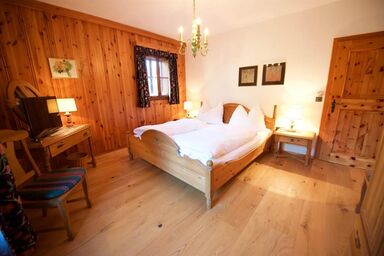 Schlossmeierhaus - Wohnung 1. Stock/2 Schlafräume/Bad, WC