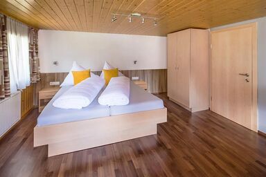 Ferienwohnung Schallner - AppartementC/Fewo, Dusche, WC, 3 Schlafräume