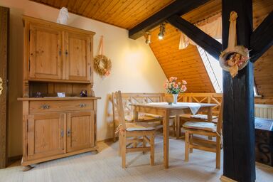Ferienwohnung Hertel - Ferienwohnung im DG mit Terrasse im Garten