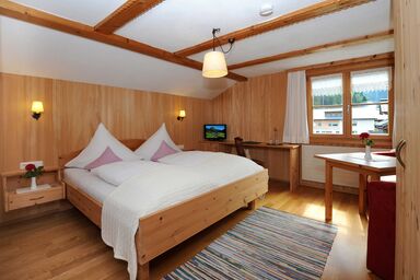 Ferienbauernhof Erath - Doppelzimmer Zirbenmöbel 2