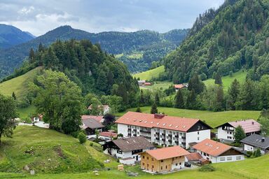 FeWO Allgäu Chalet - gemütliche Hüttenatmosphäre und Schwimmbad und Sauna im Haus
