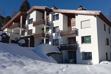 Casa Cappalutta, (Flims Waldhaus). 2.5 Zimmerwohnung mit direktem Gartenzugang