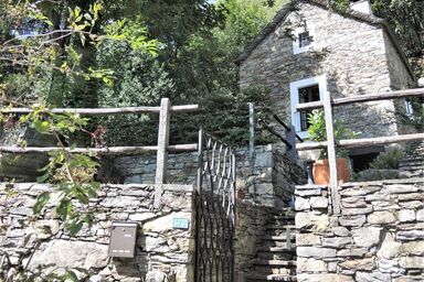 Tessiner Rustico für Naturliebhaber, mit Garten und Pergola, Tierliebhaber