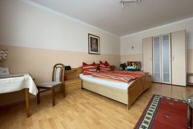 Gertis Blumenhof Privatzimmer, Ferienwohnung - Ferienwohnung (80qm) mit großer Wohnküche