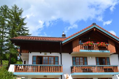 Ferienwohnung Anna - Exklusive Ferienwohnung mit 3 Balkonen, Bergpanorama und 2 separaten Schlafzimmern mit eigenen Bädern.