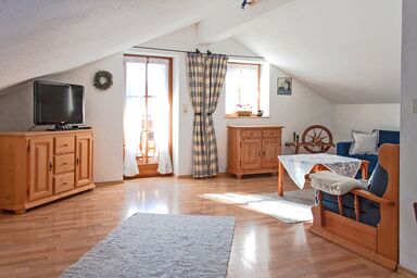 Ferienwohnungen Kern - Ferienwohnung Bergstüberl mit separatem Schlafzimmer und Süd-Balkon 60 qm
