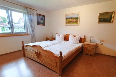 Dwingelo-Lütten Angela  Brandstätter Hof | Chiemgau Karte - Dreibettzimmer II - Du/WC auf Etage