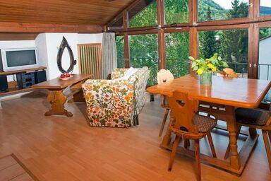 Haus Schlossblick - Ferienwohnung 80 qm, bis 4 Personen, 2 Schlafzimmer, Dachgeschoss