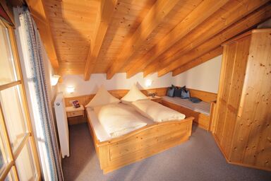 Petrushof - Ferienwohnung 2, helle Mansardenwohnung mit wunderschönem Bergpanorama