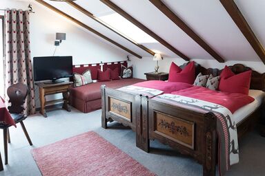 Gästehaus Sattlerhof - Doppel/Dreibettzimmer 1 mit Dusche/WC mit Balkon