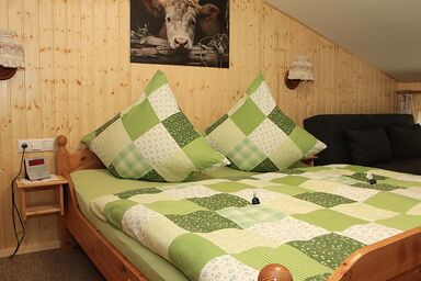 Haus Urban - Doppelzimmer Kahlersberg - Dusche/WC, 20qm, ohne Balkon, TV, Mansardenzimmer für 2-3 Personen, Obergeschoss