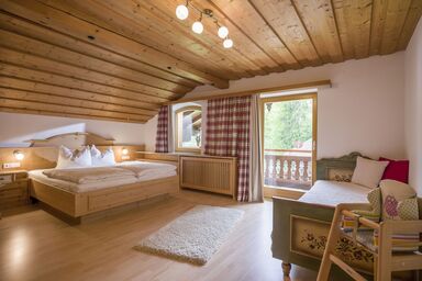 Ferienwohnungen Osterauer - 3-Zimmer Ferienwohnung mit zwei Schlafzimmer und zwei Bäder und Balkon
