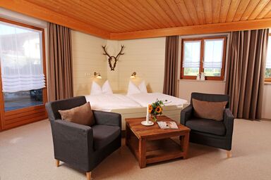 Gästehaus Menkenbauer inkl. Chiemgaukarte - König Ludwig I Doppelzimmer 21,22,23 Dusche/WC, Balkon o. Terrasse, TV, WLAN