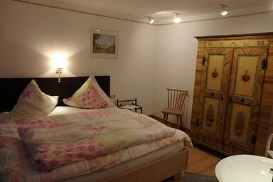 Rothenlehen - Ferienwohnung 2-4 Pers. mit 2 Schlafzimmern, Wohnküche, DU/WC und Balkon