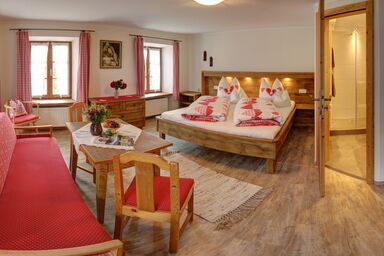 Biohof Wallnerhof - Chiemgau Karte - Doppelzimmer mit Dusche und WC, Balkon