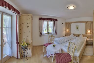 Andrebauernhof - Biohof - Chiemgau Karte - Ferienwohnung Falkenstein, 4 Personen, 2 Schlafzimmer, Balkon Ostseite, 56 qm