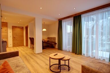 Gasthof-Appartements Vroni - Chiemgau Karte - Appartement 3 für 4 Personen, 1 separates Schlafzimmer, Balkon, 53 m²