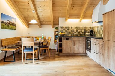 Ferienwohnung Graßl - Ferienwohnung bis 4 Personen, 82 qm, 2 Schlafzimmer, Bad mit Dusche/WC, Balkon