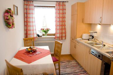 Ferienwohnungen am Westernberg inkl. Chiemgaukarte - Ferienwohnung 2 95qm, Balk., Küche, 2 Schlafzimmer, Wohnzimmer, max 4 P., WLAN