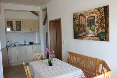 Ferienwohnungen Esterer - Ferienwohnung  DG, 2-5 Pers., 2 Schlafzimmer, Du/WC + Badewanne, Ostbalkon