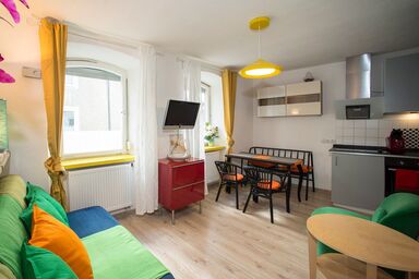 Stadtplatz - Private Zimmer nähe Bahnhof A8 - Ferienappartment 32m² für max. 2 - 3 Personen, Nichtraucher, Stadtnähe
