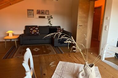om. Ferienwohnung - Ferienwohnung OM: Hochwertig in Holz, mit Regendusche und Siebträgermaschine