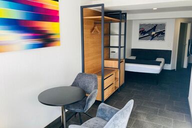 Ferienwohnungen und Monteurunterkunft "Mainbogen-Blick" - Ferienwohnung / Deluxe Apartment 2