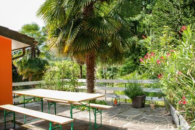 Poolside - Vista Valle .1