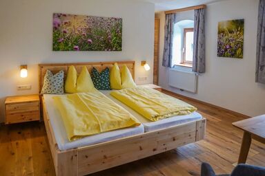 Brettmaisserhof - Dreibett-Zirbenzimmer "Damberg"