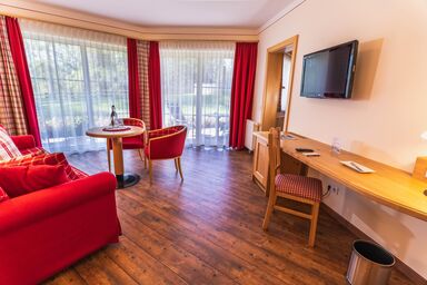 Hotel Lindenhof - Terrasse-Suite, Dusche und WC, HP, Kurz