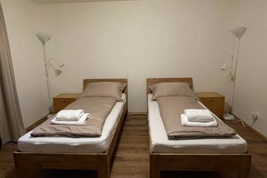 Haus St. Martin - Zimmer Silvrettasee - Zweibettzimmer, Etagendusche/Etagen-WC