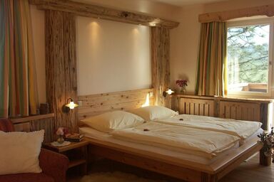 AlmenLandhof - Wildrosenstube 28 m² (ab 2 Nächte)