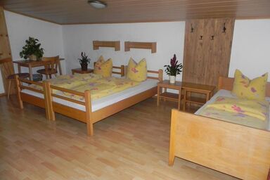 Schwaighof - Fünfbettzimmer, Bad, WC, Bergseite