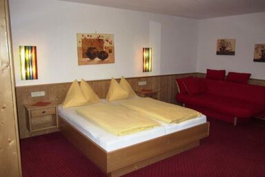 Hotel Garni Landhaus Trenkenbach - Familienzimmer, Bad, WC