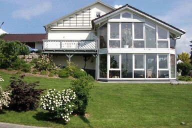 Ferienwohnung "STREUTALBLICK"