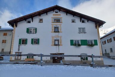 Ferienwohnungen im Schloss, (Nufenen).
