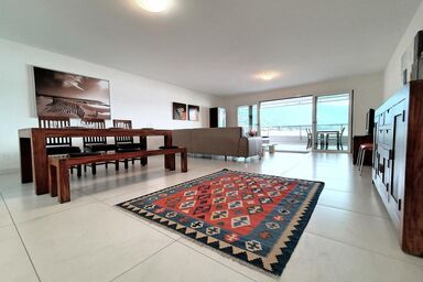 Lake View Penthouse 701