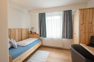 Pension Grasl - Einzelzimmer Komfort (15qm) mit WLAN