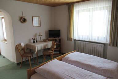 Haus Elfriede - Doppelzimmer mit Dusche/WC (7)