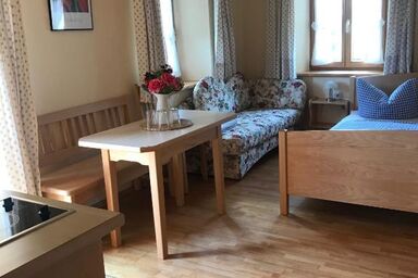 Homerhof - Hofmann Johann junior | Chiemgau Karte - Appartement 2 mit Balkon, bis 2 Pers.